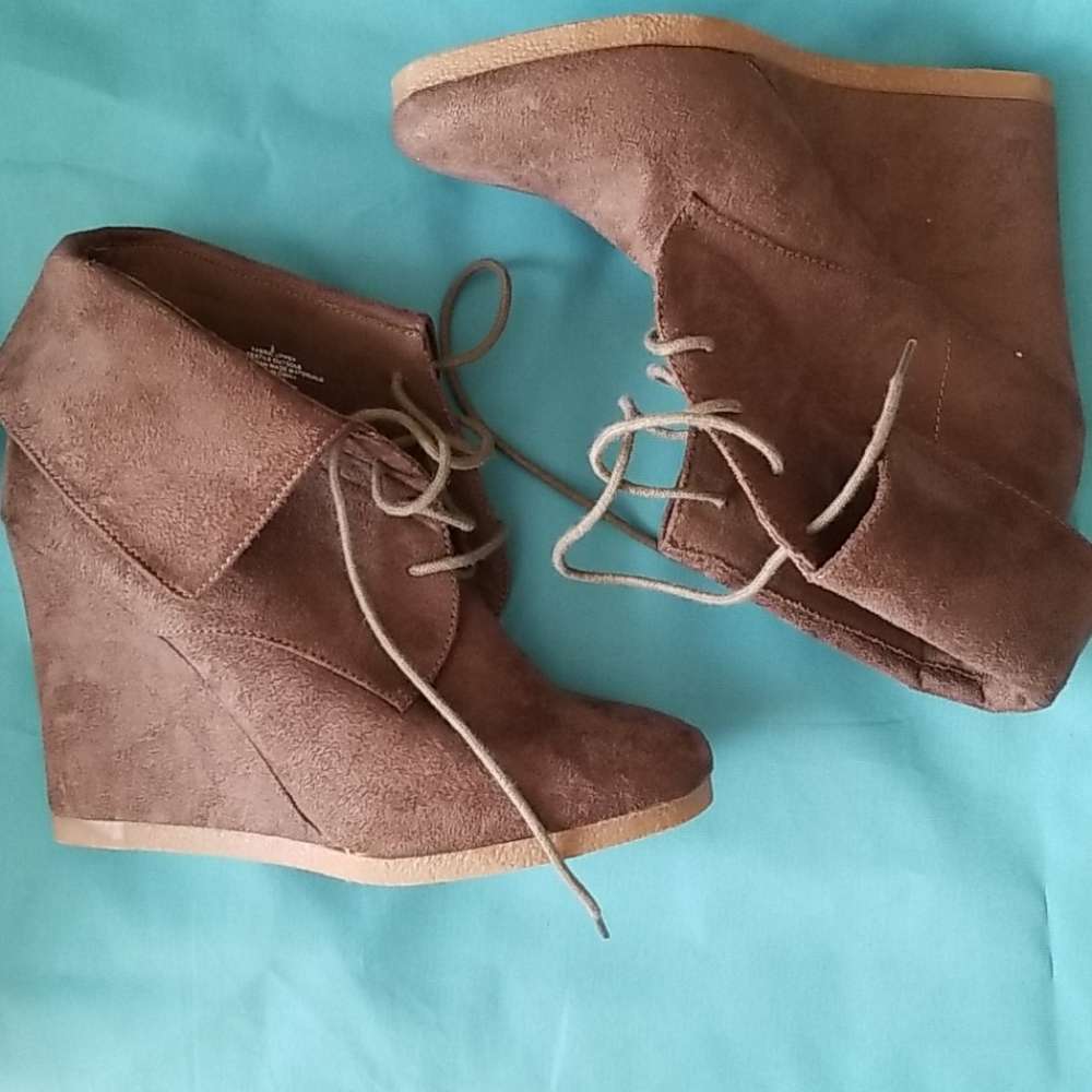 Mossimo Olive Brown Wedge Platform Ankle Bootie
